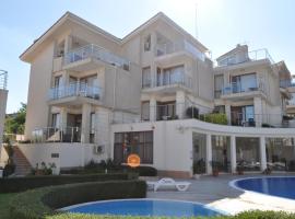 Beautiful family villa with sea view: Byala şehrinde bir otel