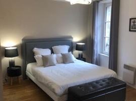 Spacieux T3 en hyper centre, hotel en Quimper