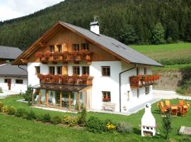 Apartments Feldsagerhof, farm stay in Villabassa