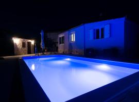 Hidden villa Nancy with swimming pool, hotel a Vinišće