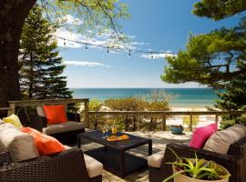 Looking Glass Beachfront Inn, holiday rental in Grand Haven