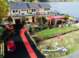 Birds of a Feather Ocean Lagoon Victoria Condos, hotel cerca de WildPlay Element Parks, Colwood