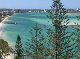 Just Perfect Apartment with Ocean Views, hotel v destinaci Caloundra