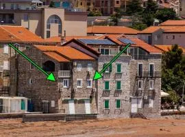 APARTMAN NA SAMOJ OBALI MORA