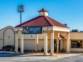 Quality Inn Newport، فندق مع جاكوزي في نيوبورت