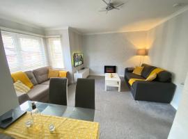 Paisley Central Apartment #2, hotel perto de Barshaw Golf Club, Paisley