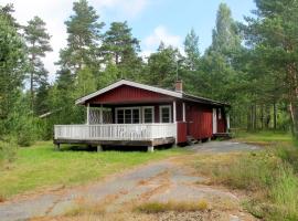 Chalet Forsviken - VMD049 by Interhome, hotell i Karlstad