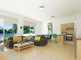 Calypso - Coralli Beachfront Apartment, Hotel in Protaras