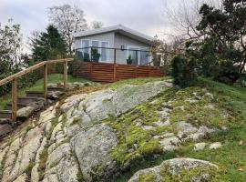 Clouded Yellow - beautiful modern lodge Kippford, hotel in Dalbeattie