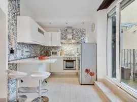 GuestHost - Coverciano Modern Apartment with Patio!