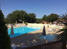 LES SENTIERS DU CAUSSE, hotel cu piscine din Lentillac du Causse