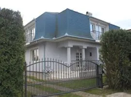 Pine Wood Apartment 6