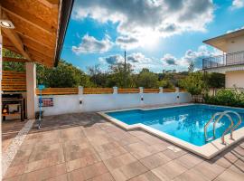 Central Dalmatian Pool&Grill House, apartement sihtkohas Gustirna