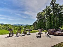 Smokies Sanctuary with Mountain Views and Resort Perks, casa o chalet en Townsend