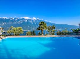 Casa Elka Residence Lake view and pool by Garda Domus Mea, hotell med parkeringsplass i Pieve