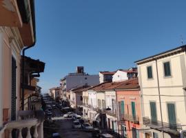 Mazzini Affittacamere, hotel cerca de Estación de tren de Viareggio, Viareggio