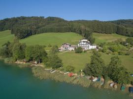 Hotel Garni Dorferwirt am Irrsee, hotel v destinaci Tiefgraben