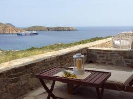 Chez Semiramis The Summer Breeze House 5'min from the beach, hotel em Serifos Chora
