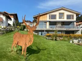 Casa Admisa, spektakuläre Aussicht, Ski in and out, hochwertige Einrichtung, Valserstein und Eiche