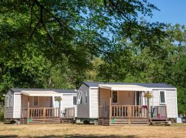 Camping de l'île, khách sạn ở Bannay