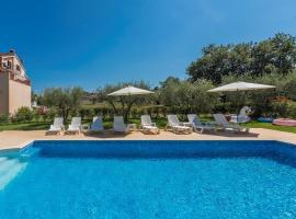 Apartment Complex Vetrina-Shared Pool: Nova Vas şehrinde bir otel