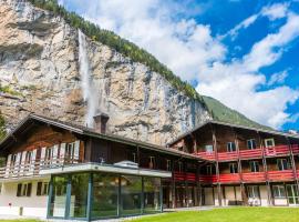 Alpine Base Hostel - Adults only, hotell i Lauterbrunnen