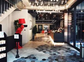Thinker Hotel
