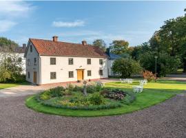 Hotell Dahlströmska gården, allotjament a la platja a Vadstena