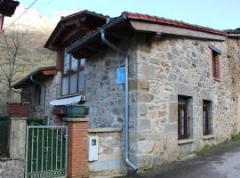 Vivienda Vacacional La Casina de Tina - Casas de los Picos, hotel barato en Mier