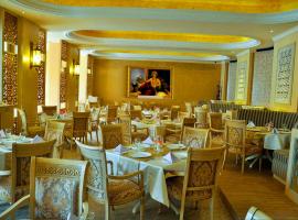 Pramod Convention & Club Resort, курортный отель в городе Каттак