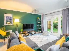 9 College Court Spacious, Modern 4-Bed Townhouse in York I Pass The Keys