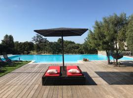 Gîte d'exception 4 étoiles "Le Lodge du Pic St Loup", chata v destinaci Cazevieille