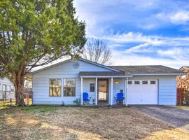 Dog-Friendly Bartlesville Retreat with Yard!, alquiler temporario en Bartlesville