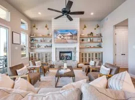 Lakefront Granbury Retreat with Patio and Fire Pit