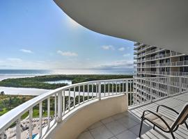 Cozy Coastal Condo with Pool Access Steps to Beach!, hotel in Marco Island