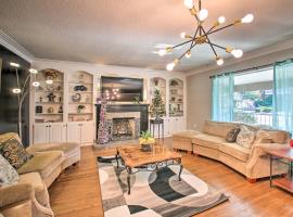 Hot Springs Home Walk to Oaklawn!, hotel in Hot Springs