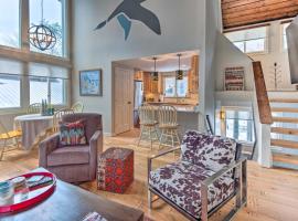 Chic Village of Loon Getaway Less Than 1 Mi to Ski Slopes!, vacation home in Lincoln