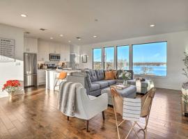 Modern Lakeview Hilltop Retreat with Game Garage!, hotel in Granbury
