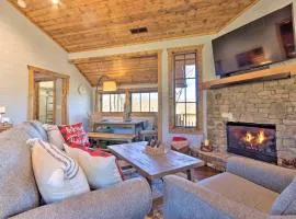 Pet-Friendly Cabin w/ Mtn Views in Chinquapin!