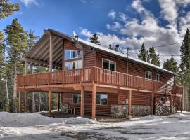 16-Acre Modern Fairplay Cabin with Mtn Views!, casa vacacional en Fairplay
