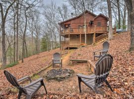 Forested McCaysville Cabin on Fightingtown Creek!, vacation home in McCaysville
