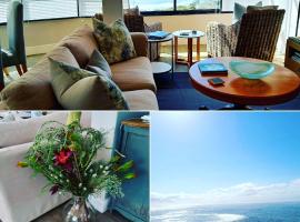 The Sun,Whales and Waves seafront apartment, hotell nära Old Harbour, Hermanus