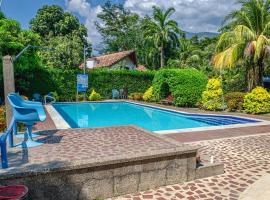 ALDEA VACACIONAL LA FLORIDA Apto 103 Bloque 1, hotel with pools in Santa Fe de Antioquia