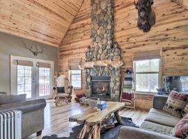 Cozy National Forest Escape with Porch and Games!, hotel din Heber