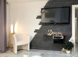 Fabulous Lakeside Family Apartment | 4 Rooms, хотел в Монтрьо