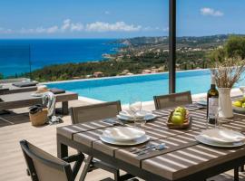 Color villas-New Villa Green at Trapezaki with private pool, hotel in Mousata