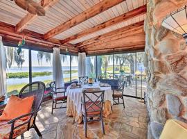 The BougainVilla with Boat Slip on Lake Istokpoga!、Sebringのホテル