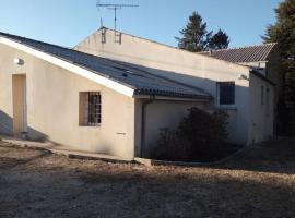 La faurie, hotel con estacionamiento en Soubran