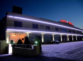 HII Hotel, hotelli Shekissä lähellä maamerkkiä Şǝki Stansiyası