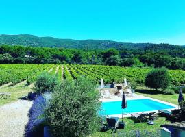 Maison d'hôtes Bastide St Victor à 2,5 kilomètres de Lourmarin, hôtel à Puyvert